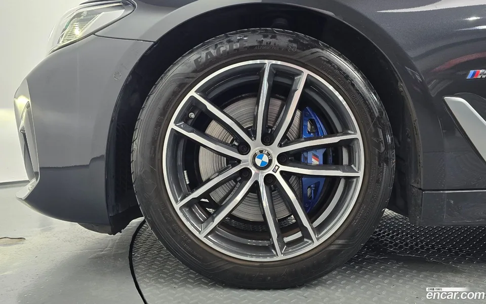 BMW 5 Series 520i M 2022 — thumbnail 2
