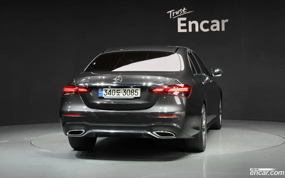 Mercedes-Benz E-Class E220d 4MATIC AMG Line 2022 — thumbnail 4