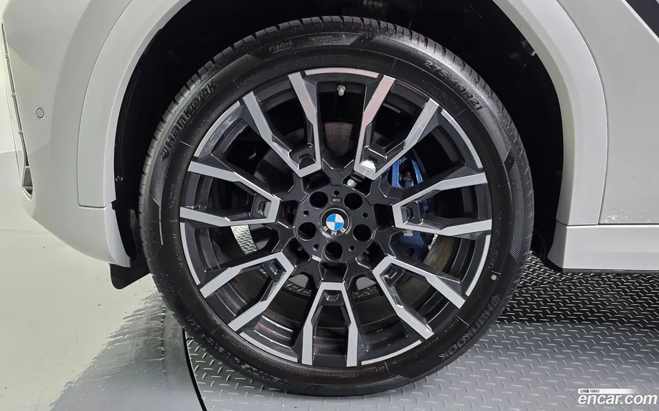 BMW X6 xDrive40i M 2025 — миниатюра 2