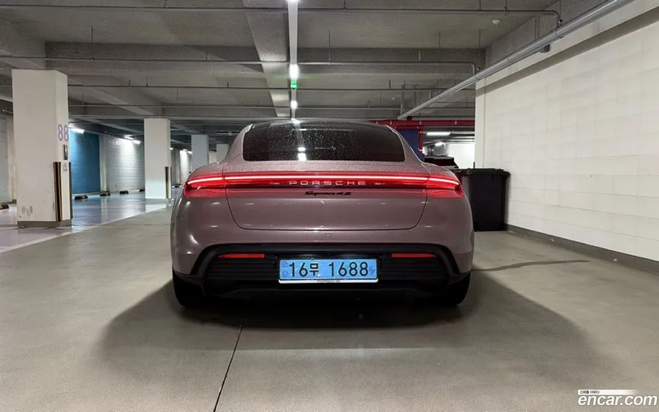 Porsche Taycan 4S 2025 — thumbnail 4
