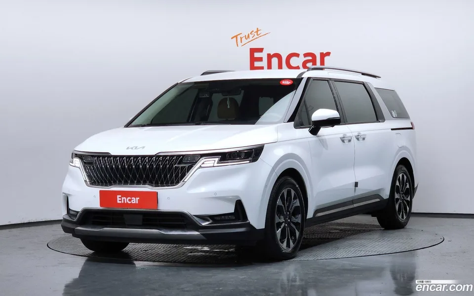 Kia Carnival 7 2023 — photo 1, buy with delivery to Moscow