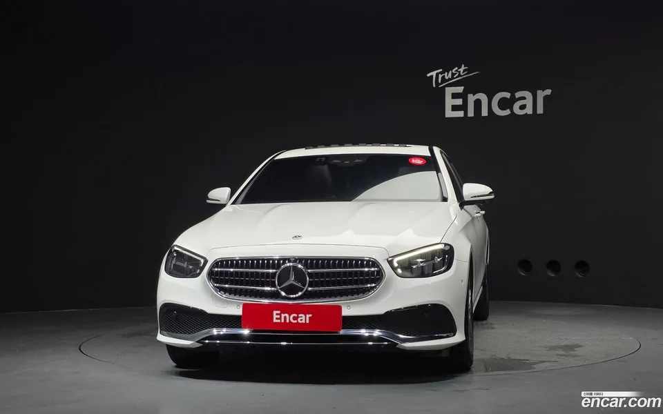 Mercedes-Benz E-Class E250 2023 — thumbnail 3