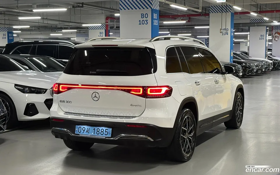 Mercedes-Benz EQB EQB300 4MATIC AMG 2023 — миниатюра 3