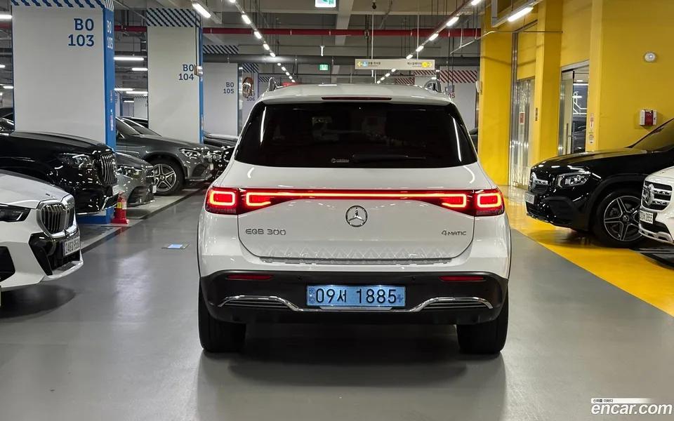 Mercedes-Benz EQB EQB300 4MATIC AMG 2023 — миниатюра 4
