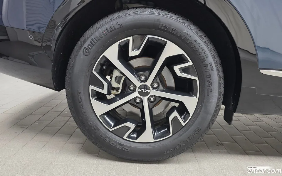Kia Sportage Hybrid 2WD 2023 — thumbnail 2
