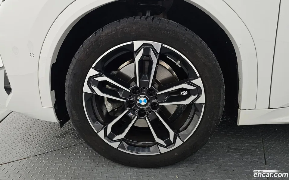 BMW X2 xDrive 20i M 2024 — thumbnail 2