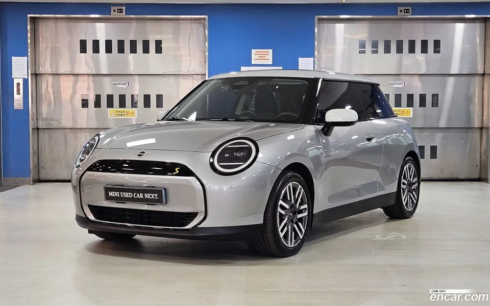 MINI Cooper Electric SE 2024 — photo 1, buy with delivery to Moscow