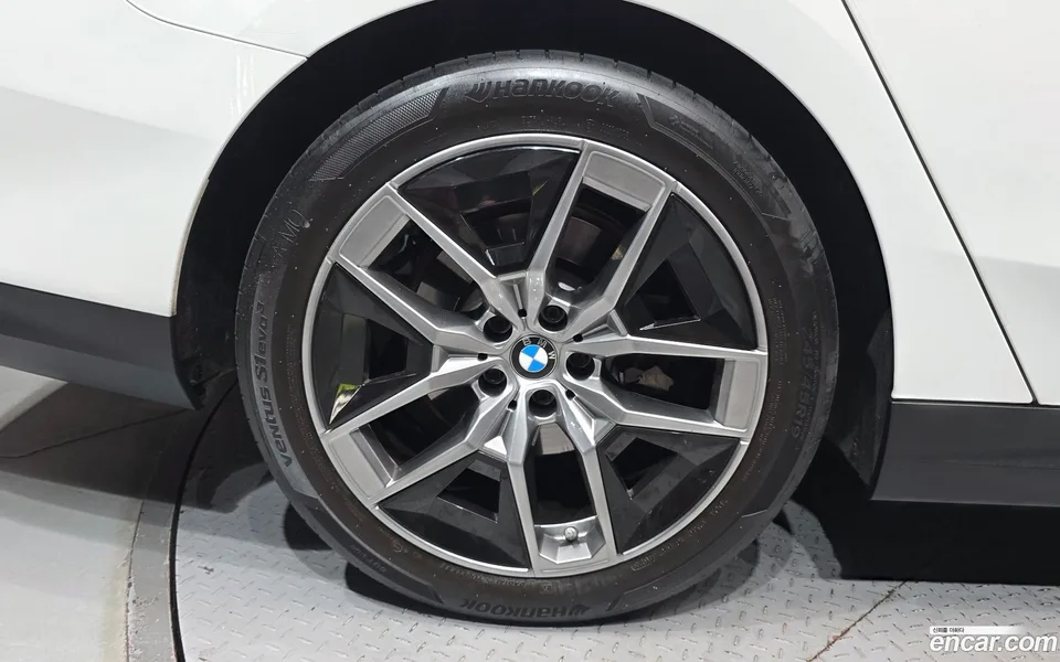 BMW 5 Series 520i 2024 — thumbnail 2