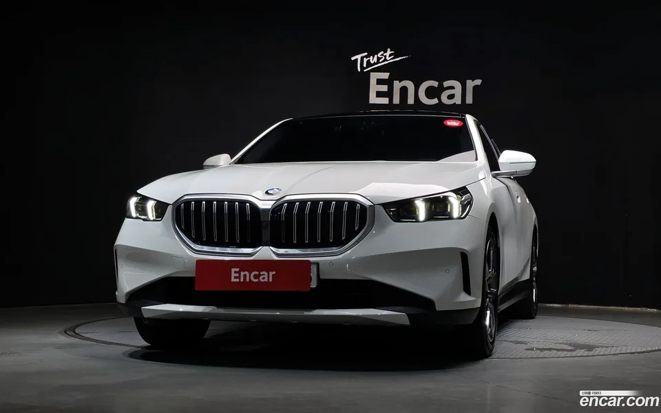 BMW 5 Series 520i 2024 — thumbnail 3