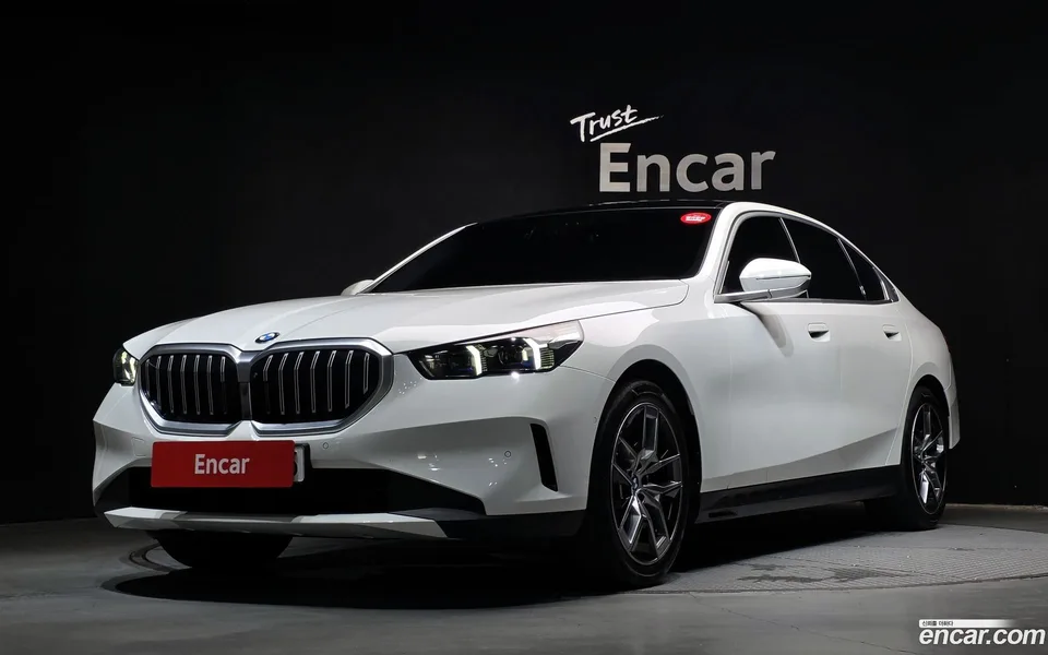 BMW 5 Series 520i 2024 — photo 1, buy with delivery to Moscow