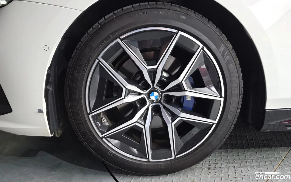BMW 5 Series 523d M 2024 — thumbnail 5