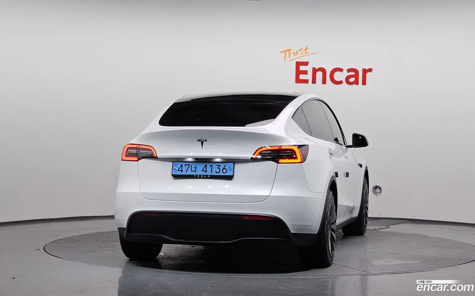 Tesla Model Y RWD 2023 — thumbnail 4