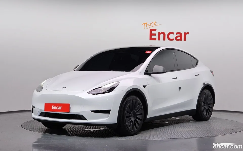 Tesla Model Y RWD 2023 — photo 1, buy with delivery to Moscow