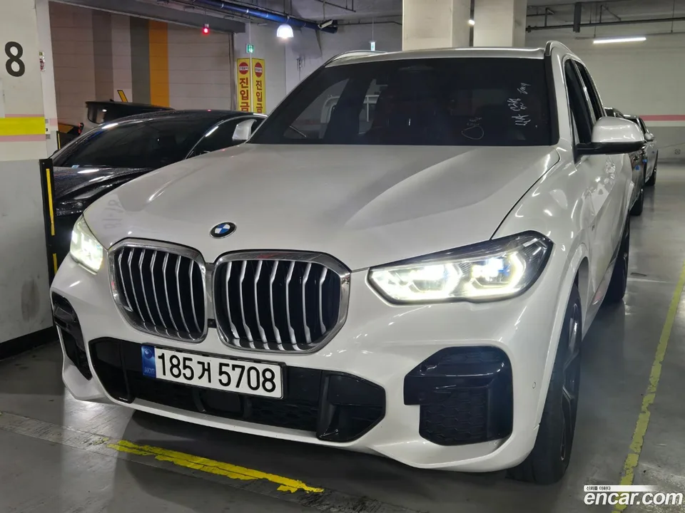 BMW X5 xDrive 40i M 2022 — photo 1, buy with delivery to Moscow