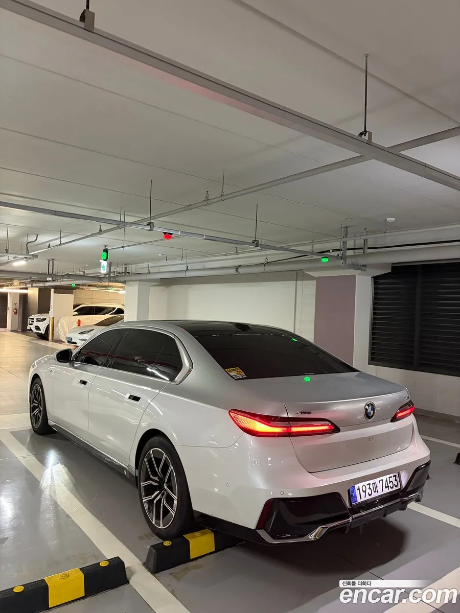 BMW 7 Series 740i xDrive M 2023 — thumbnail 3