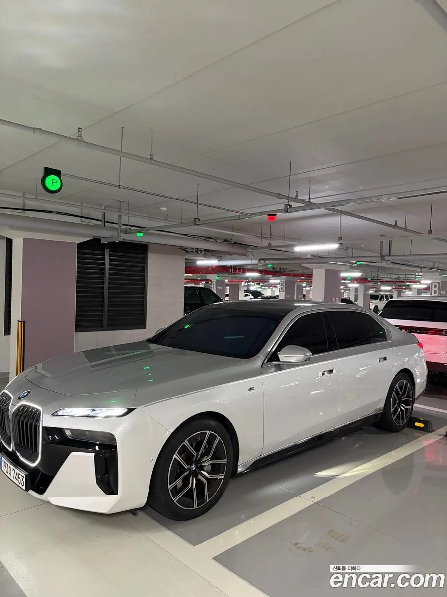 BMW 7 Series 740i xDrive M 2023 — thumbnail 4