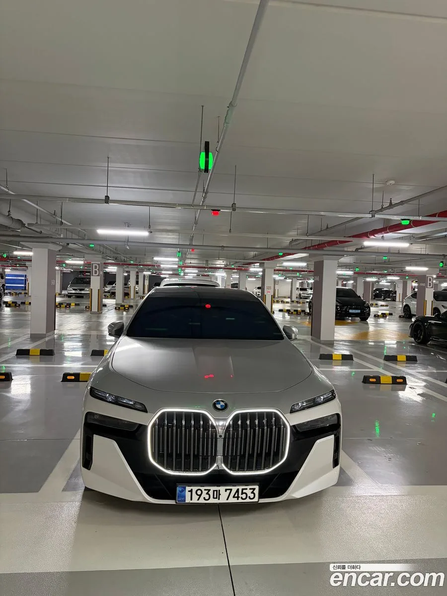 BMW 7 Series 740i xDrive M 2023 — thumbnail 5