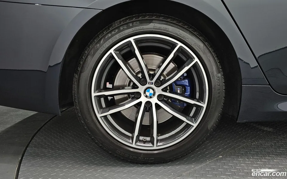 BMW 5 Series 520i M 2022 — thumbnail 2