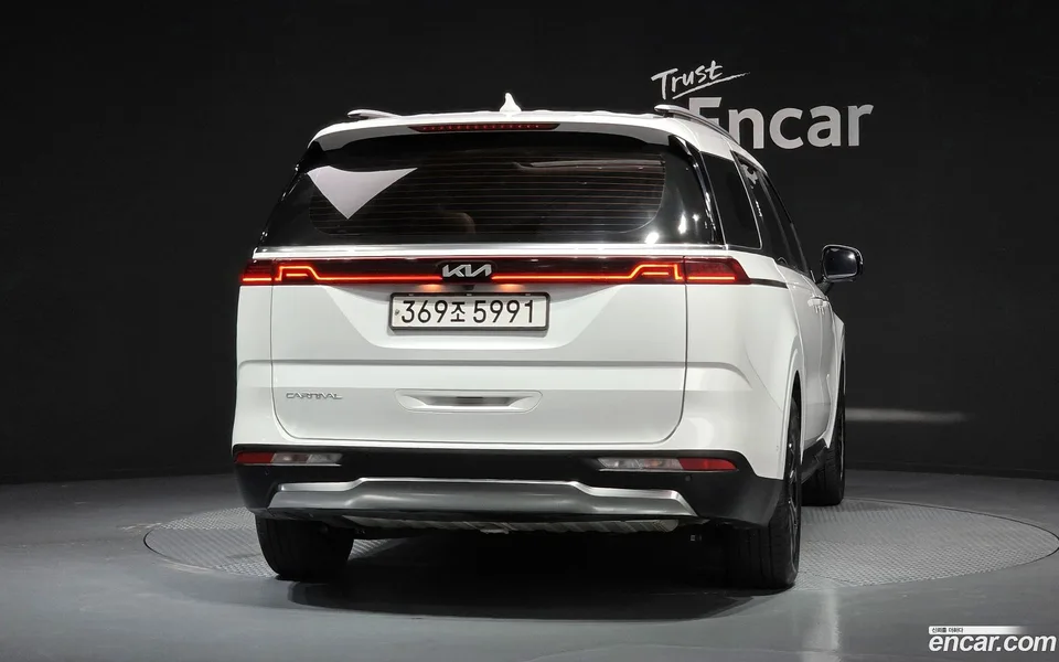 Kia Carnival 9 2023 — thumbnail 4