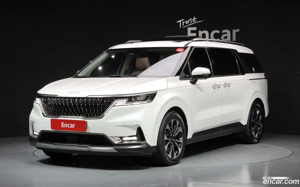Kia Carnival 9 2023 — photo 1, buy with delivery to Moscow