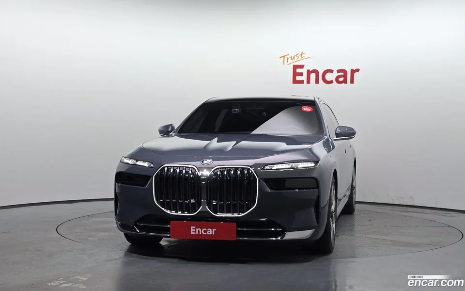 BMW i7 xDrive 60 2023 — миниатюра 3
