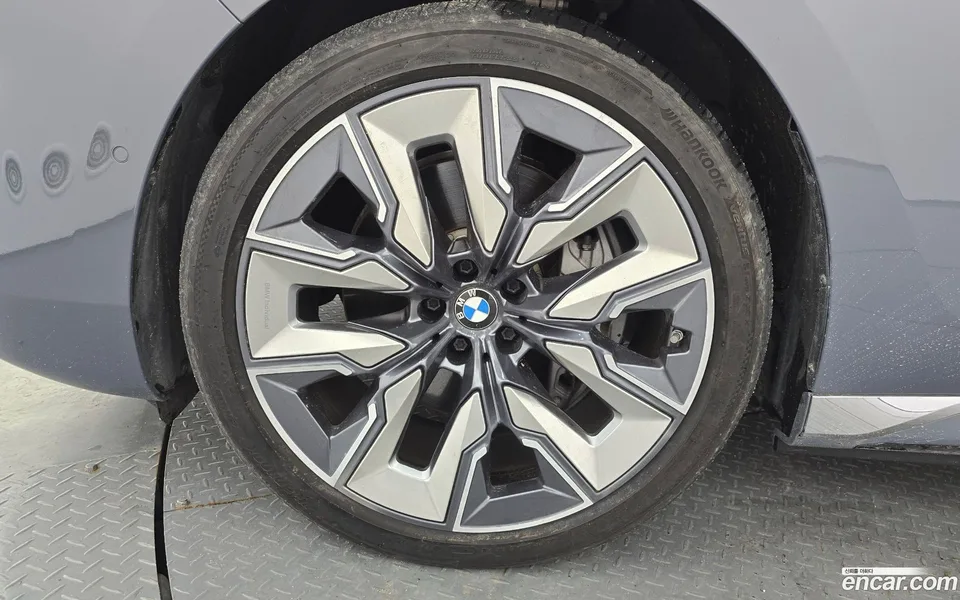 BMW i7 xDrive 60 2023 — миниатюра 5