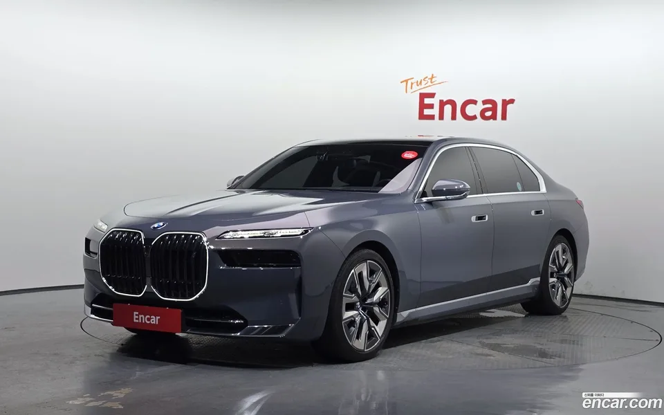 BMW i7 xDrive 60 2023 — фото 1, купить с доставкой в Москву