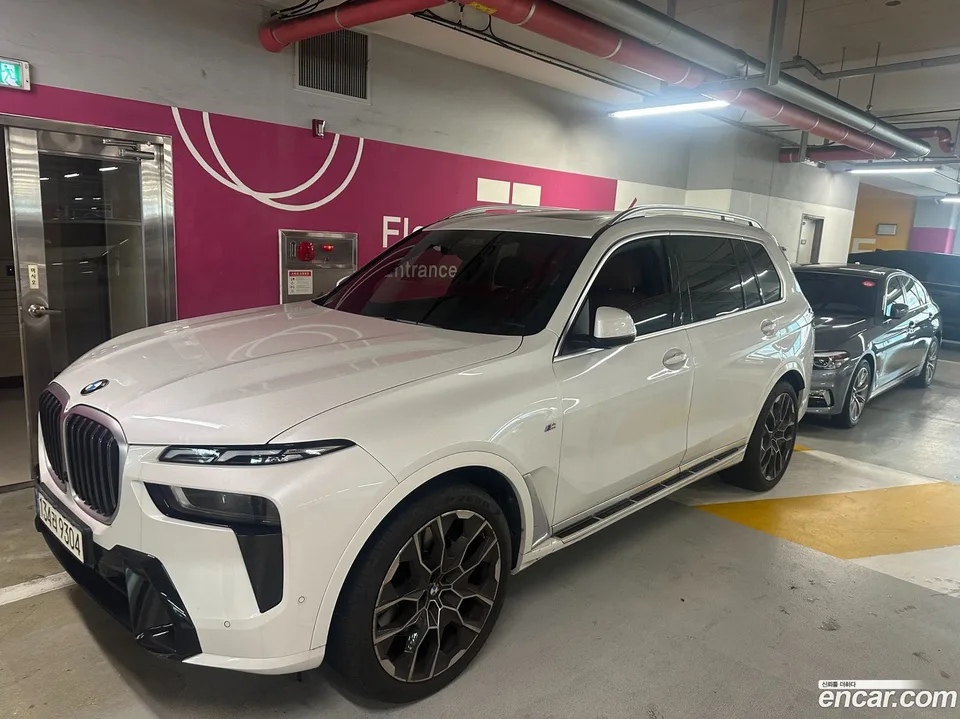 BMW X7 xDrive 40i M 6 2023 — thumbnail 3