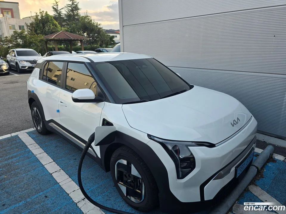 Kia EV3 2WD 2025 — thumbnail 3