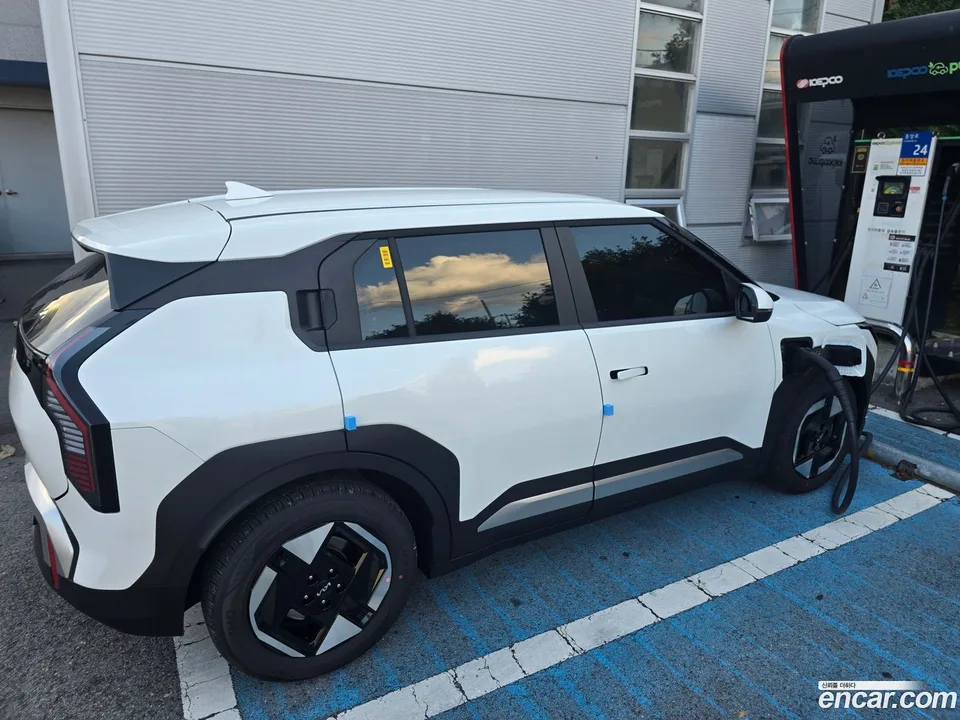 Kia EV3 2WD 2025 — thumbnail 4