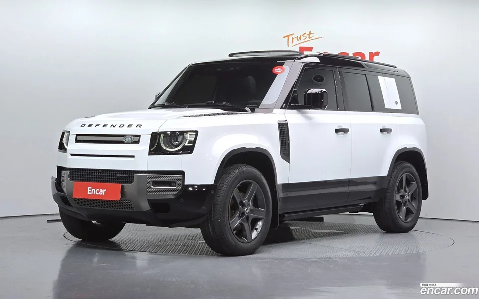 Land Rover Defender 110 P300 X- SE 2022 — photo 1, buy with delivery to Moscow