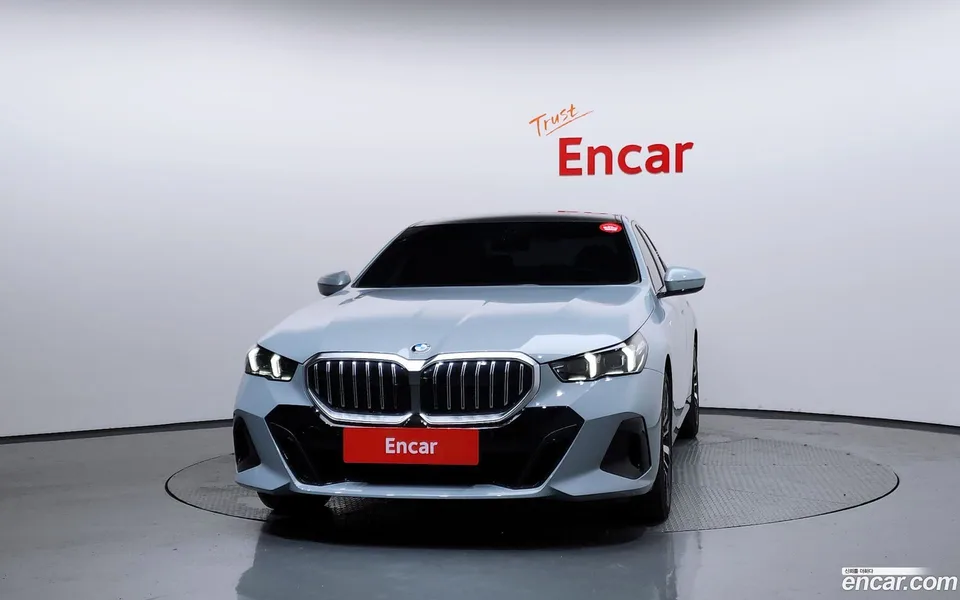 BMW 5 Series 530i xDrive M 2024 — thumbnail 3