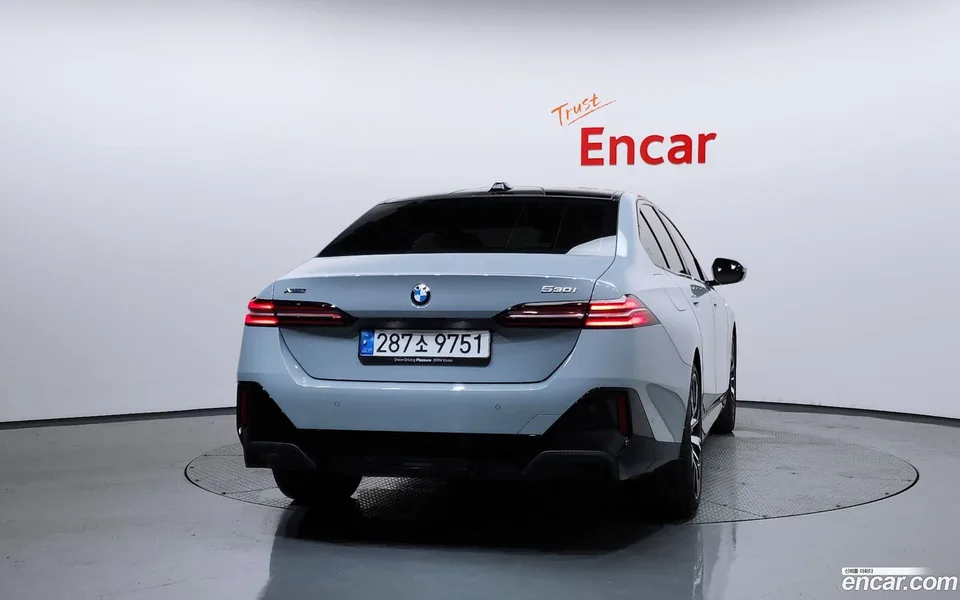 BMW 5 Series 530i xDrive M 2024 — thumbnail 4