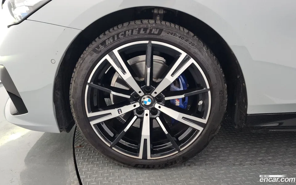 BMW 5 Series 530i xDrive M 2024 — thumbnail 5