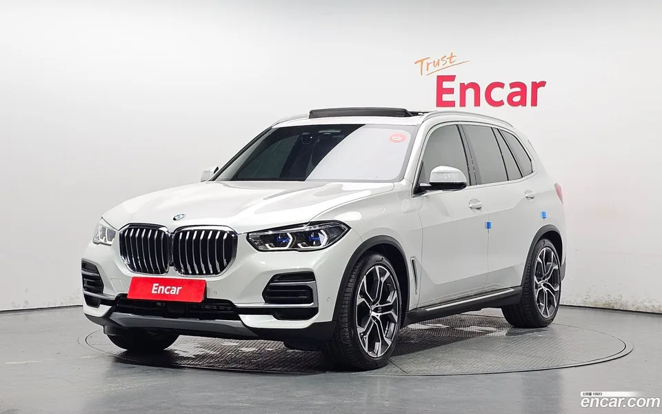 BMW X5 xDrive 40i xLine 2022 — photo 1, buy with delivery to Moscow