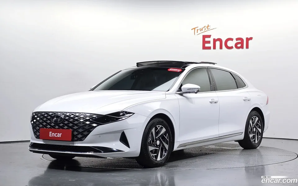 Hyundai Grandeur IG Hybrid 2022 — photo 1, buy with delivery to Moscow