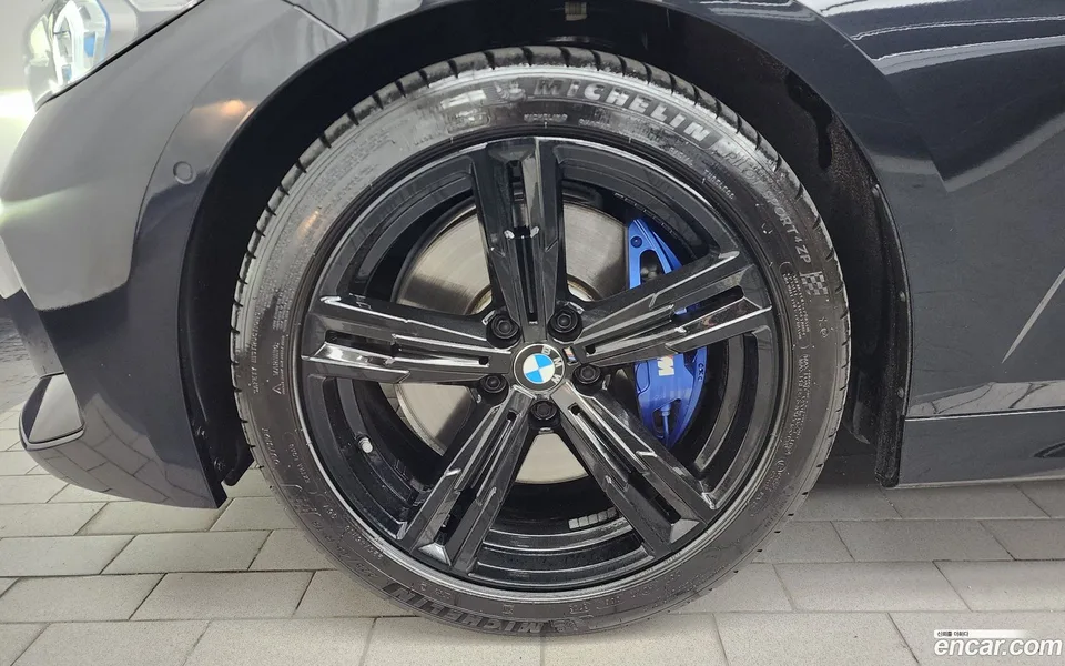 BMW 3 Series 320i M 2024 — thumbnail 5