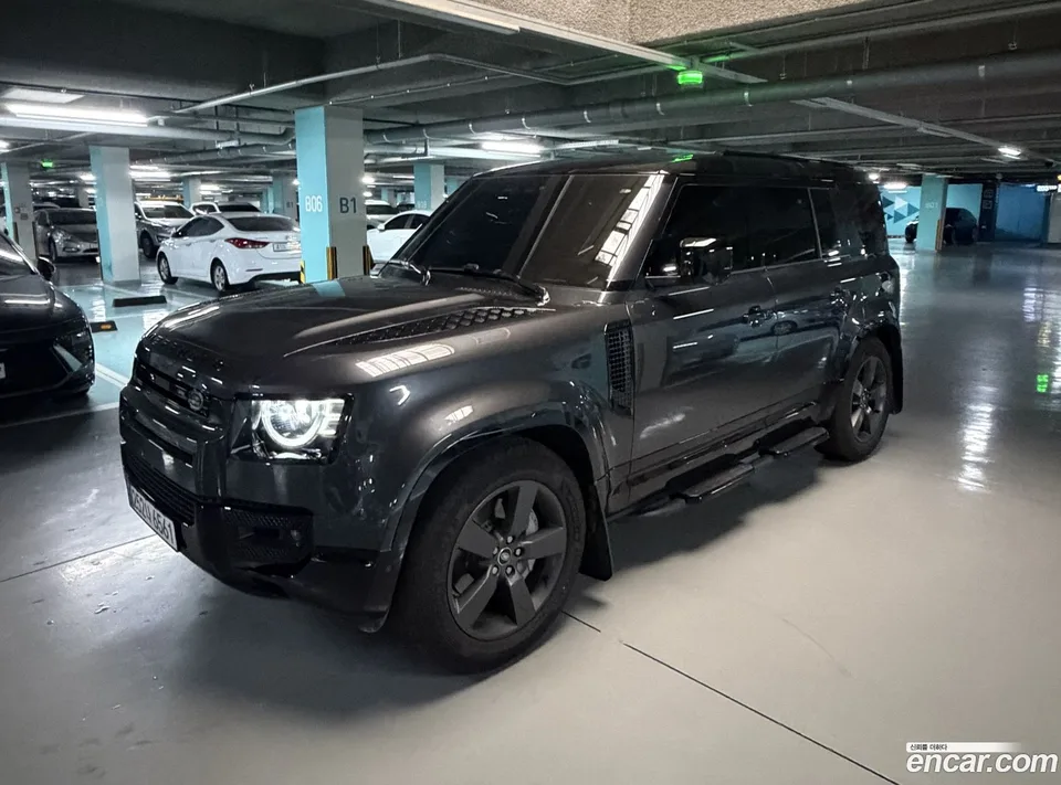 Land Rover Defender 110 D300 X- HSE 2025 — thumbnail 3