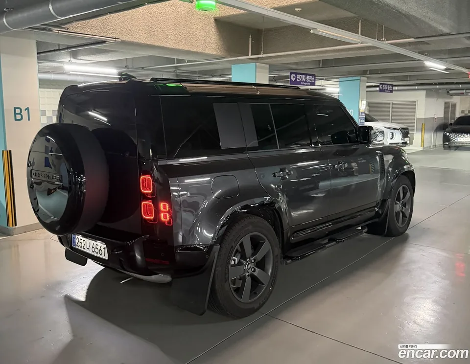 Land Rover Defender 110 D300 X- HSE 2025 — thumbnail 5