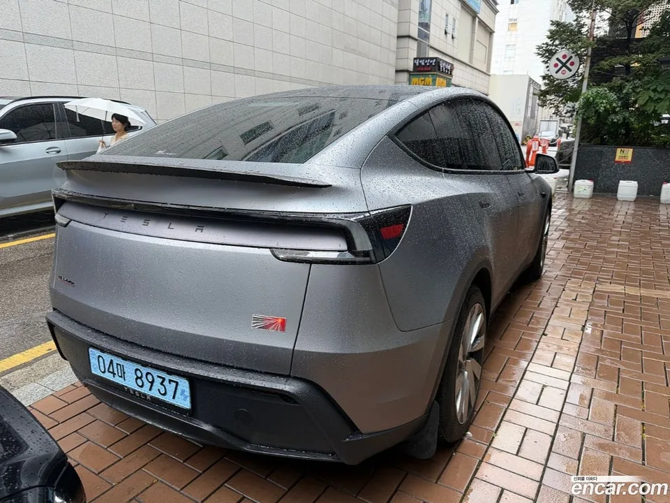 Tesla Model Y AWD 2026 — thumbnail 2