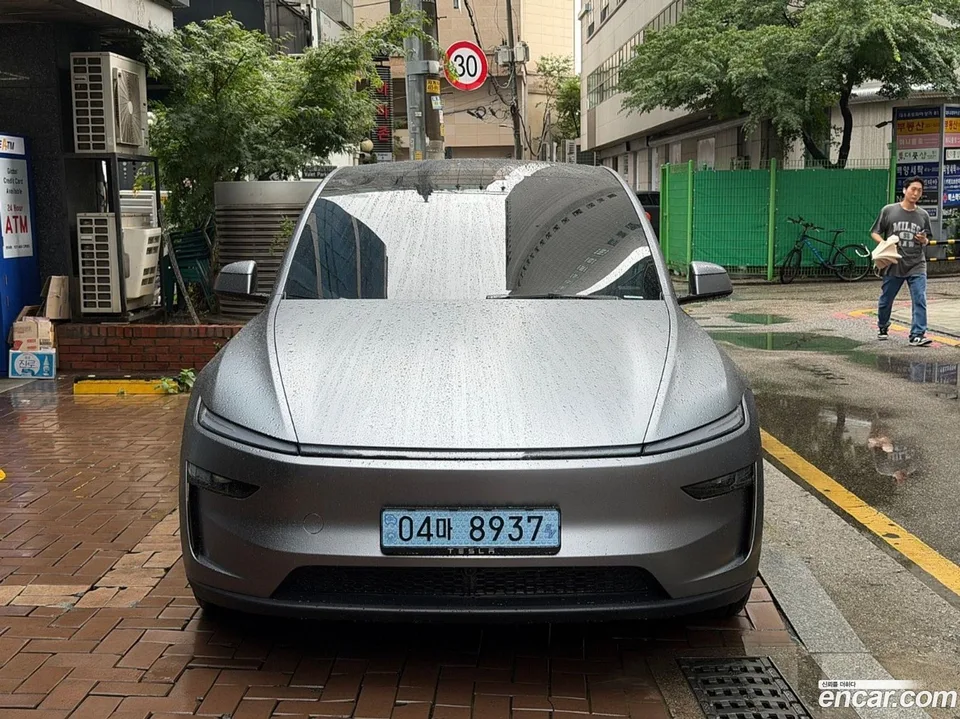 Tesla Model Y AWD 2026 — thumbnail 3