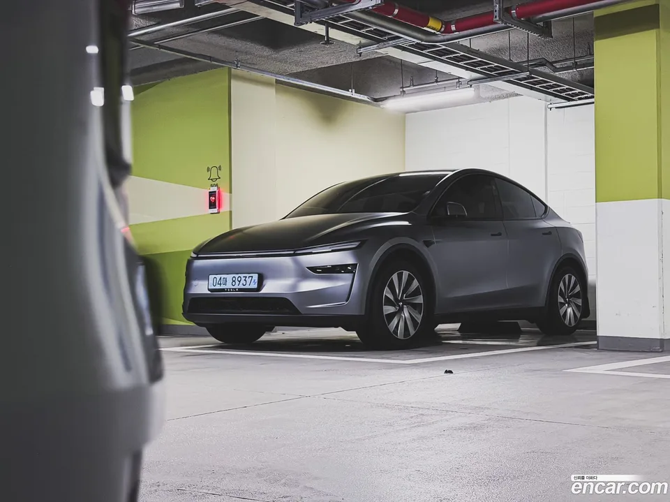 Tesla Model Y AWD 2026 — photo 1, buy with delivery to Moscow