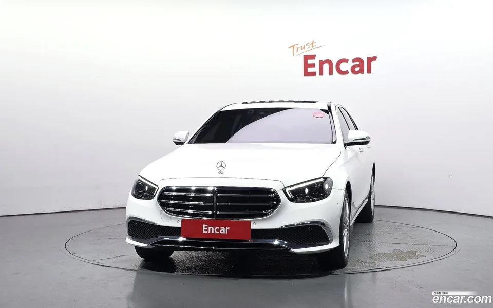 Mercedes-Benz E-Class E250 2023 — thumbnail 3