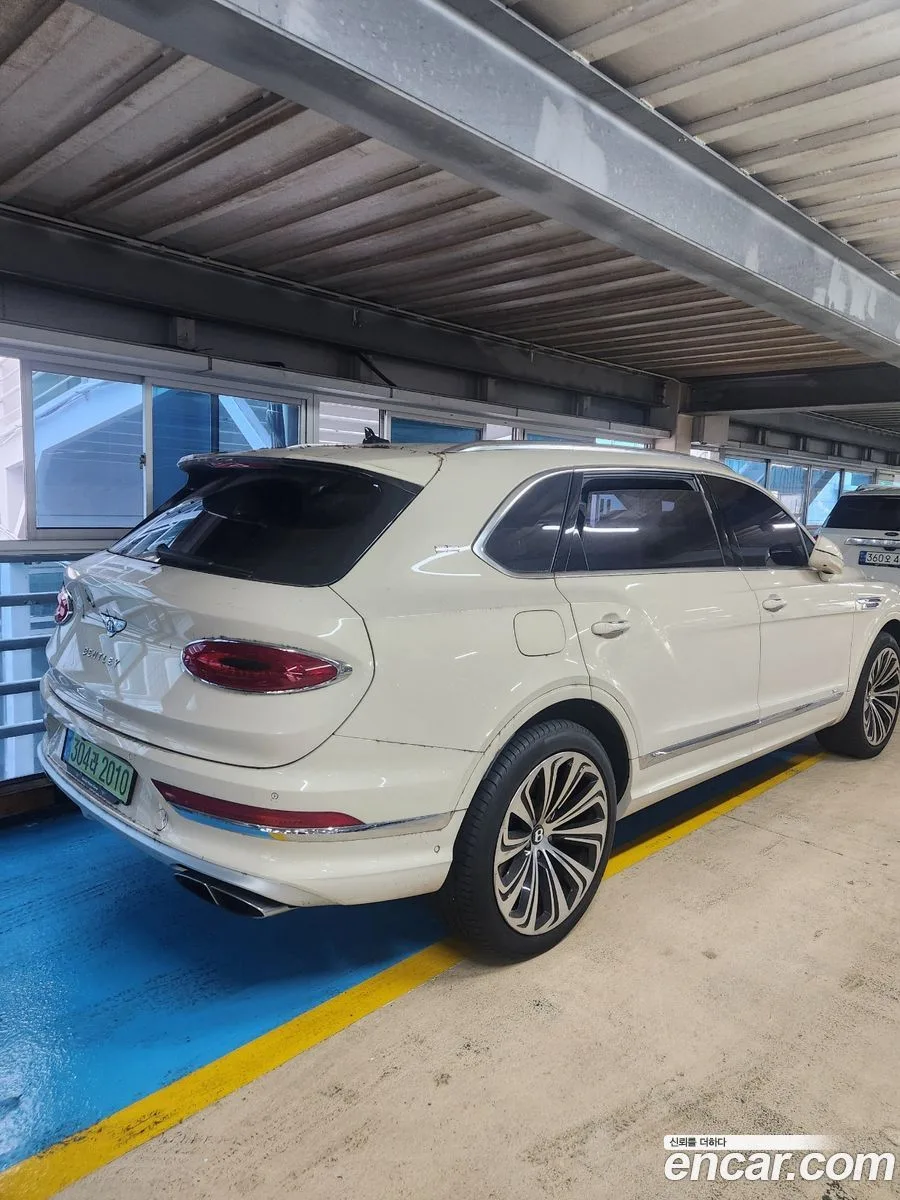 Bentley Bentayga 4.0 V8 EWB 2024 — thumbnail 3