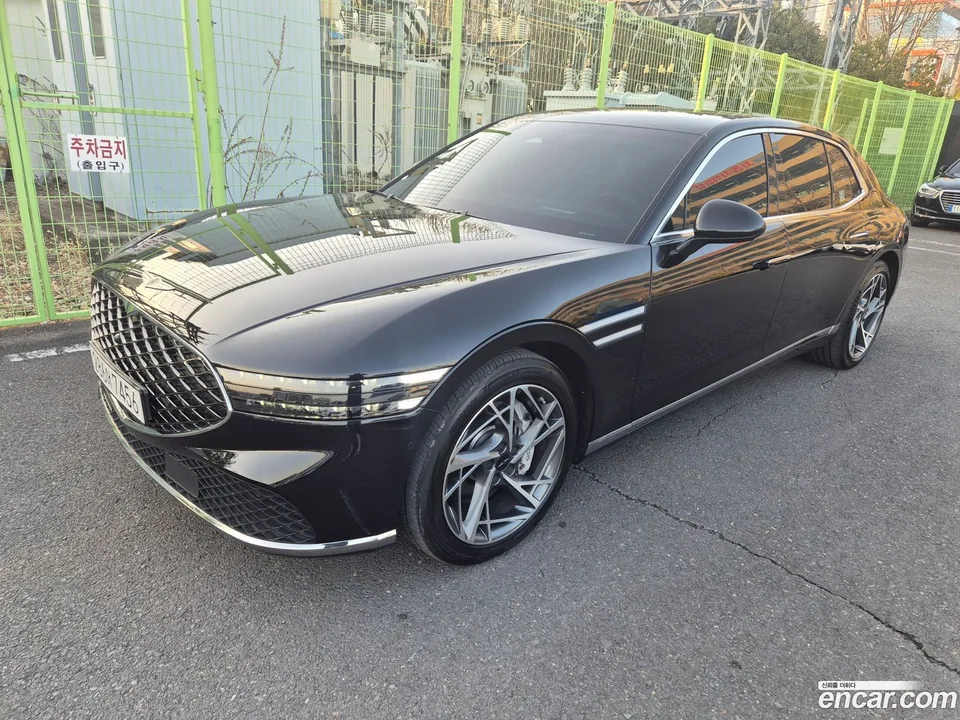 Genesis G90 3.5 AWD 2022 — photo 1, buy with delivery to Moscow