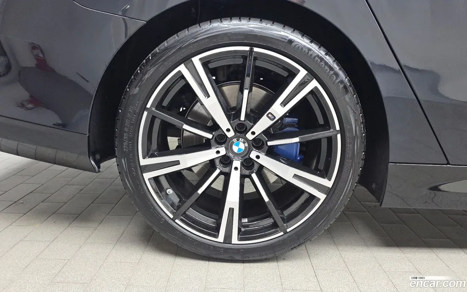 BMW 5 Series 530i xDrive M 2025 — thumbnail 2
