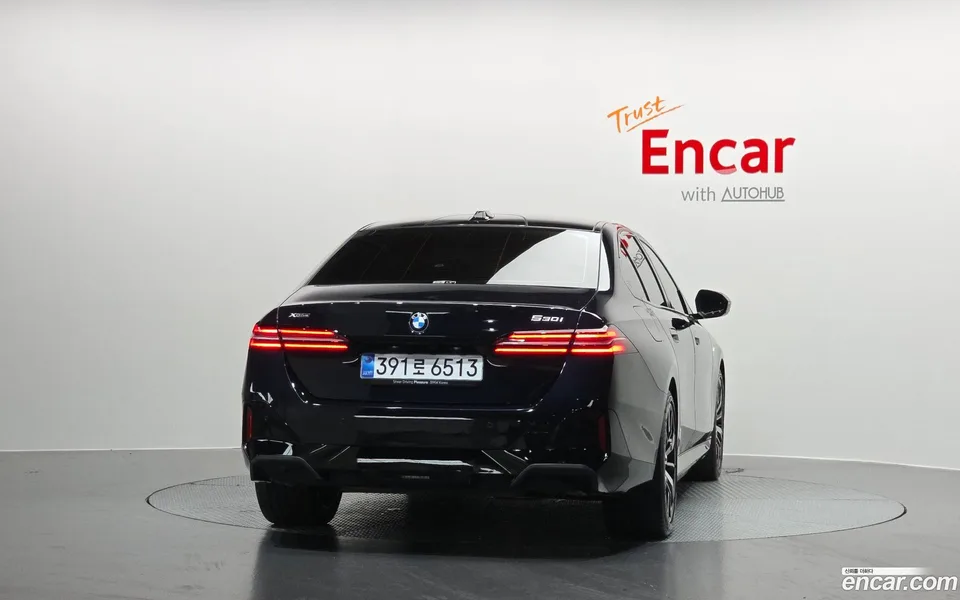 BMW 5 Series 530i xDrive M 2025 — thumbnail 4