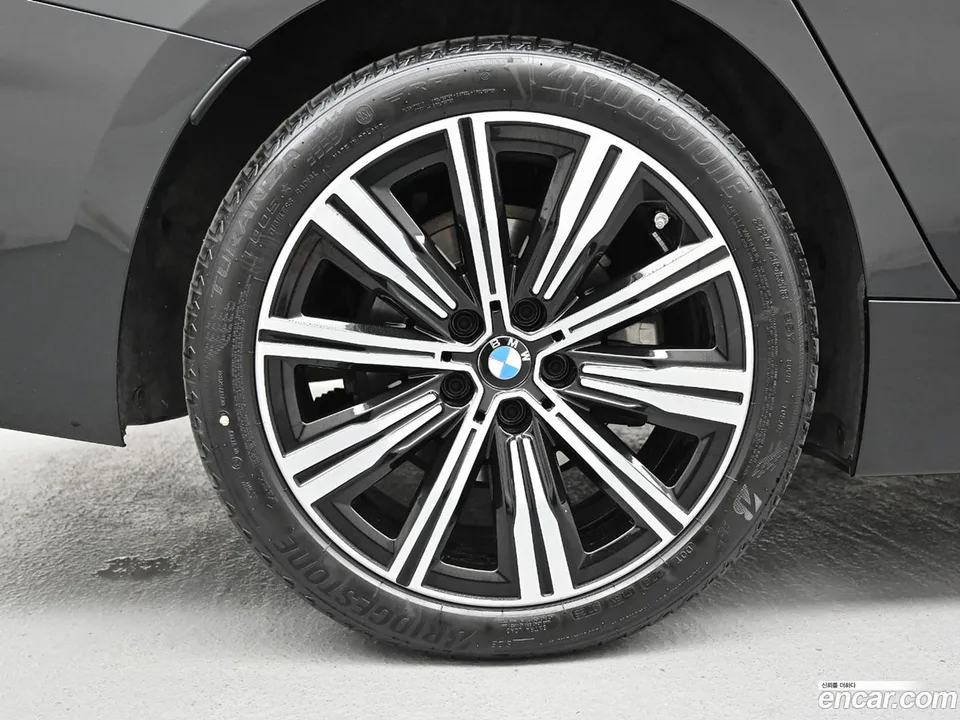 BMW 3 Series 320d 2025 — thumbnail 2