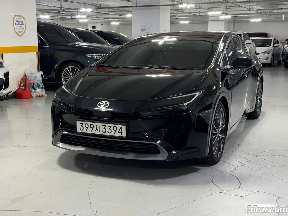 Toyota Prius 2.0 XLE 2024 — photo 1, buy with delivery to Moscow