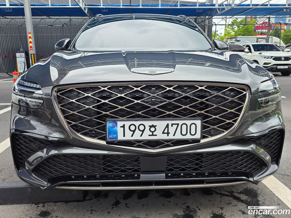 Genesis GV70 2.5T AWD 2025 — photo 1, buy with delivery to Moscow